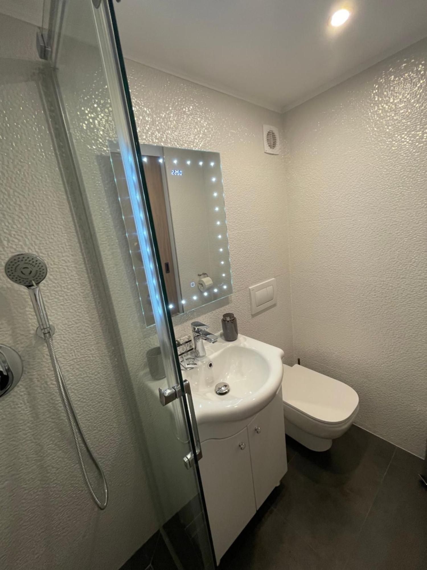 Central Apartment With 2 Bedrooms And 2 Bathrooms Gran Varadino Esterno foto